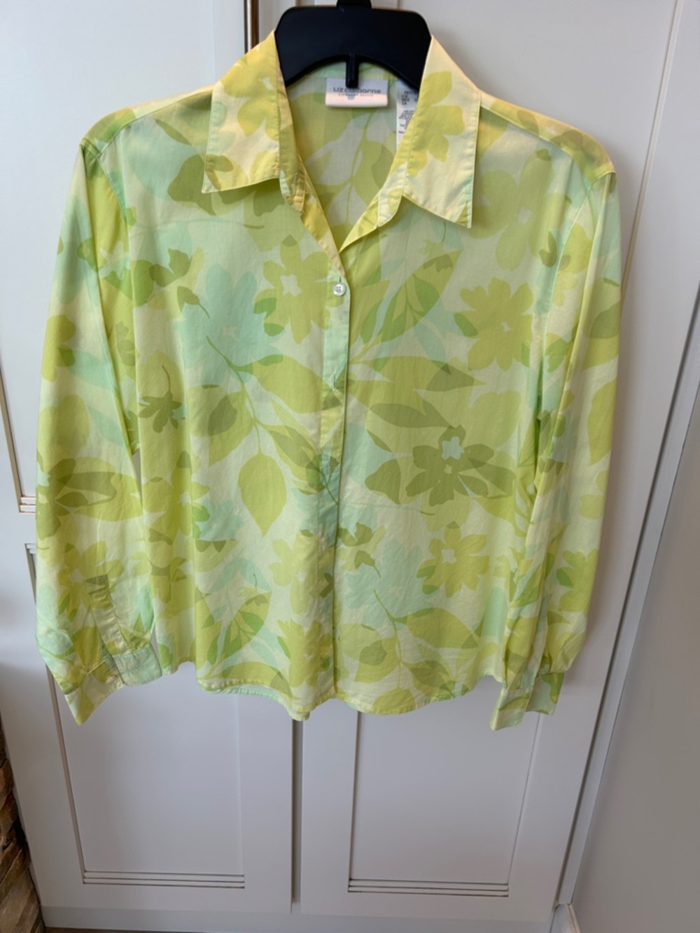 Liz Claiborne Light Green Floral Button-Down Blouse